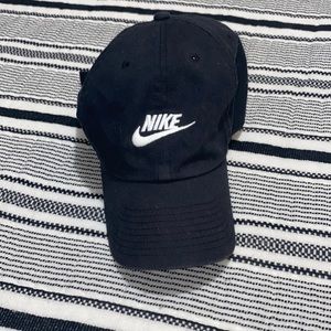 Black Nike hat